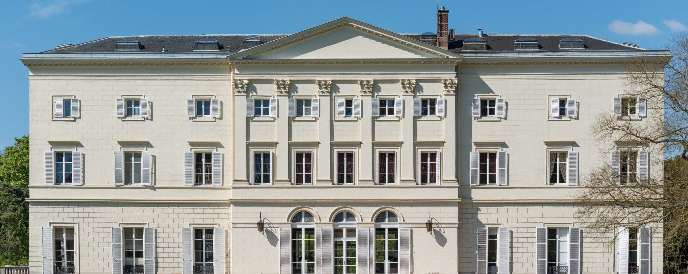 HEC Paris campus