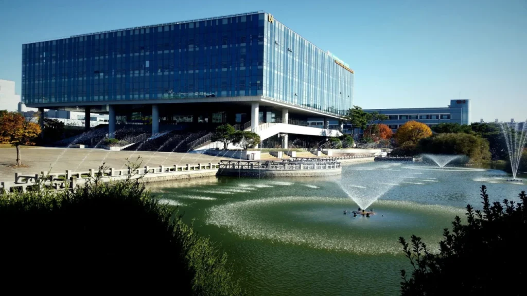 Korean advanced institute of science and technology (KAIST) is ont of the top universities in South Korea for international students in 2024