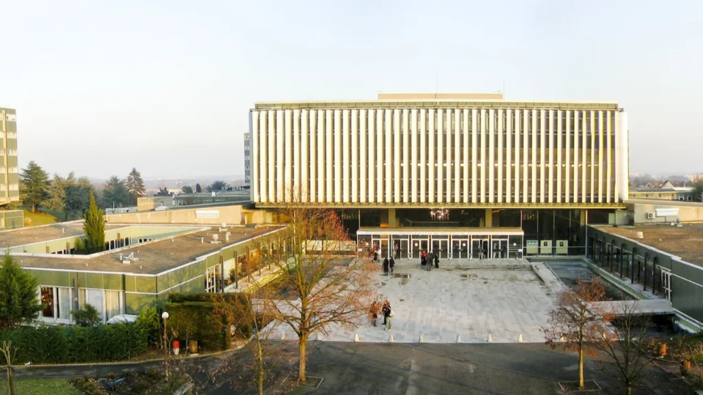  Université Paris-Saclay is one of the best universities in Paris for Indian students 