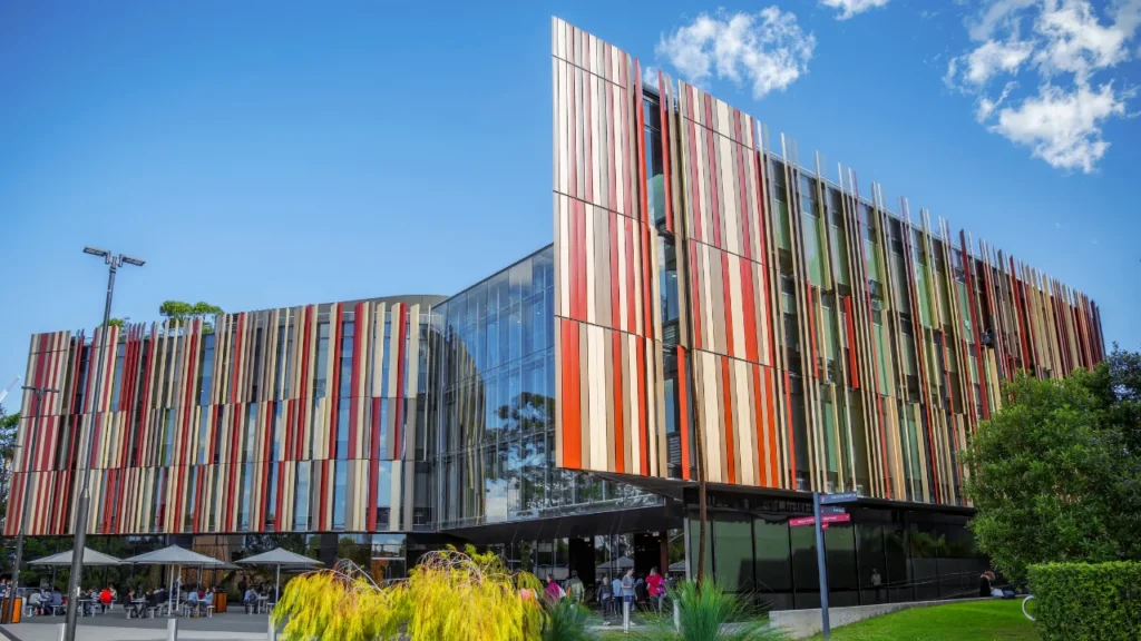 study masters in australia in macquaire university with scholarship in 2026